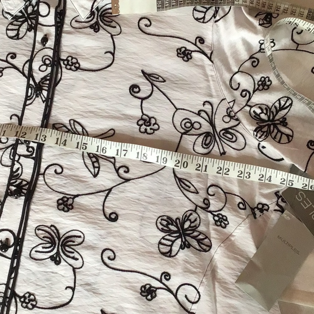 Multiples: Floral Black and White Women's Top - Picture 10 of 14